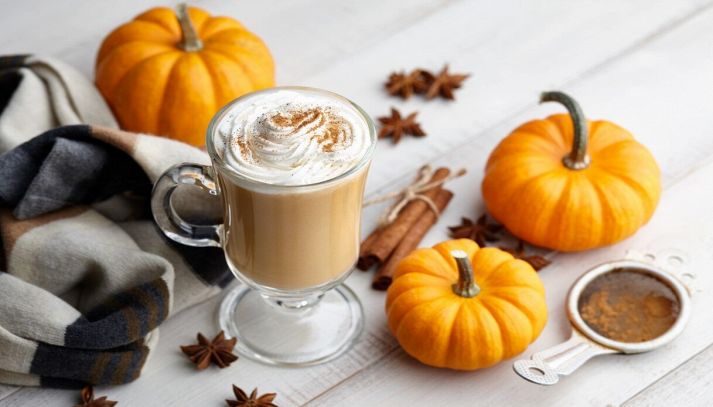 zucca spice latte con panna montata cannella chiodi di garofano