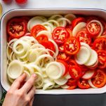 Cipolle e pomodori in teglia