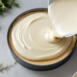 Cheesecake in stampo con farcitura al mascarpone.