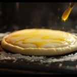 Torta salata in cottura nel forno statico a 180 gradi.