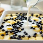 Olive, burro e latte aggiunti allo sformato.