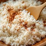 Riso condito con miscela di aceto e zucchero.