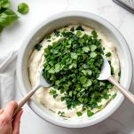 Spinaci mescolati al composto di ricotta.