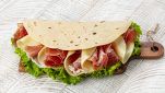 Invitante piadina romagnola farcita