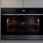 Kataifi dorati in teglia dopo la cottura in forno.