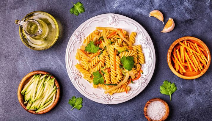 pasta veloce con zucchine e carote