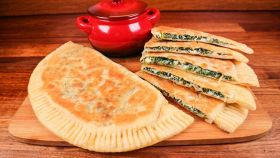 La specialità romagnola con verdure e formaggio