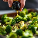Broccoli conditi con olio extravergine e spezie