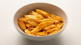 ciotola di chips di pasta pennette