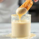 Würstel immersi nella pastella