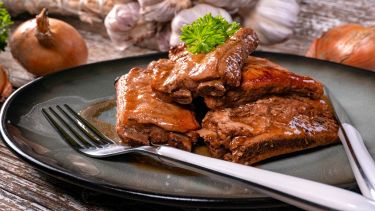 Secondo piatto rustico e saporito, perfetto per le cene invernali