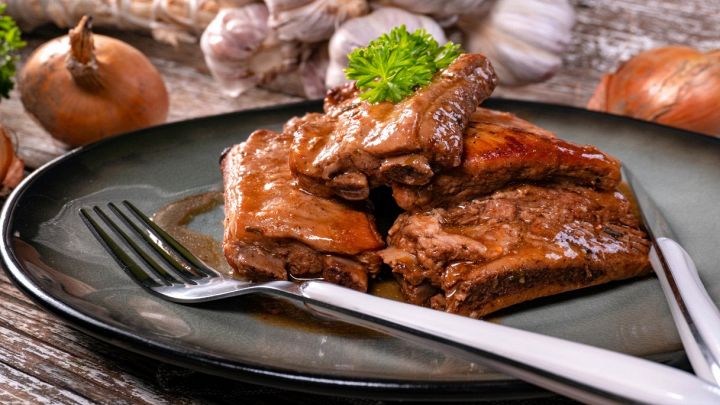 Secondo piatto rustico e saporito, perfetto per le cene invernali