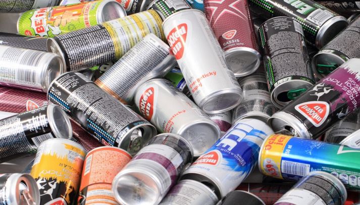 Lattine diverse di energy drink