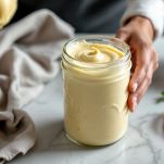 Barattolo con maionese vegana