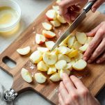 Tagliate a spicchi regolari