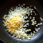 Aggiungete la cipolla tritata