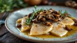 Scaloppine di vitello con funghi trifolati servite calde