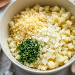 Patate schiacciate nella ciotola