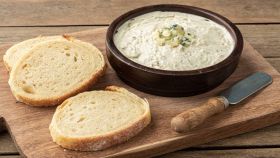 La crema salata da spalmare  sul pane per gli aperitivi