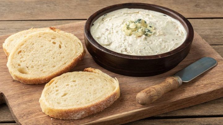 La crema salata da spalmare  sul pane per gli aperitivi