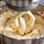 Impasto lavorato con frullatore e latte