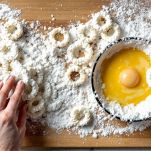 Calamari infarinati e immersi nell’uovo