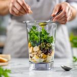 Prepara la salsa verde