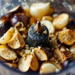 Frullatore con melanzane arrostite e aglio