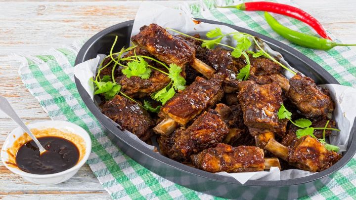 Semplice e gustose, con patatine e salse, perfette per una cena