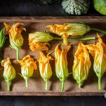 Fiori di zucca lavati