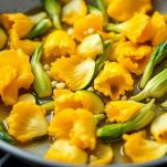 Fiori a pezzi in padella