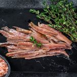 Acciughe tagliate nella pasta