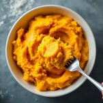 Crema di zucca frullata in ciotola