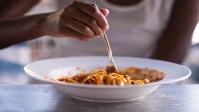 Mangiare un bel piatto di pasta col sugo