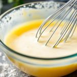 Ciotola con composto liquido