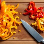 Peperoni spellati a listarelle