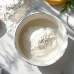 Sciogliete il lievito e unite gli ingredienti