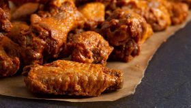 Ali di pollo alla paprika: un piatto speziato e croccante