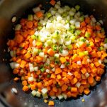 Soffritto dorato in casseruola