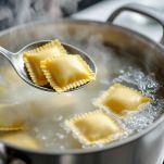 Ravioli scolati nella padella