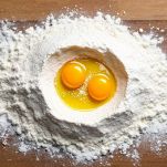 Uova al centro con sale