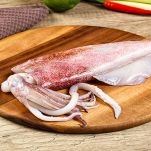 Calamari puliti senza pelle e interiora