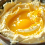 Crema con tuorli e limone incorporati