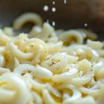 Cipolle in padella con olio