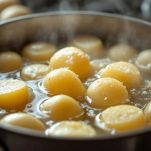 Patate bollite e schiacciate