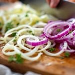 Cipolla rossa e finocchio a fettine