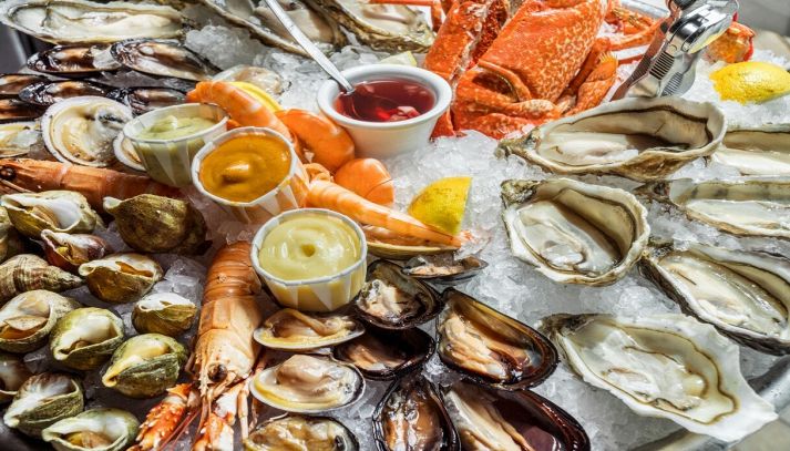 Invitante selezione di frutti di mare