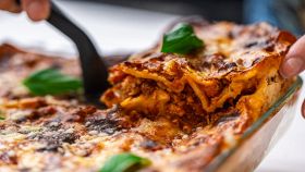 Lasagne alla bolognese appena sfornate