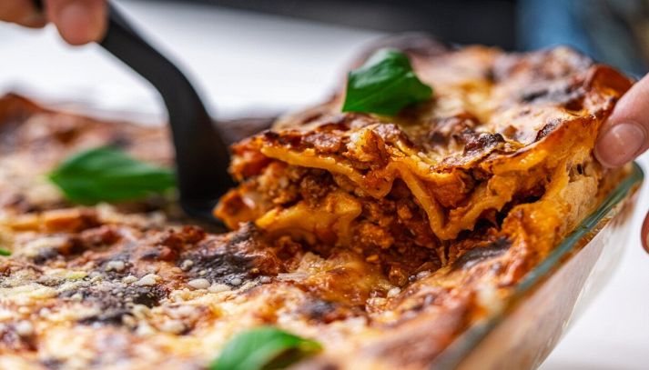 Lasagne alla bolognese appena sfornate