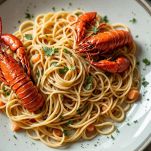 Linguine condite nel piatto